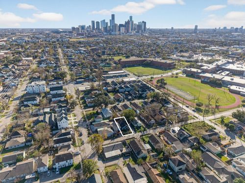 1222 Genova St, Houston, TX, 77009-7955 | Card Image