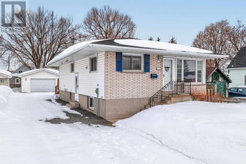 306 Hampton Rd, Sault Ste. Marie, ON, P6C2N7 | Card Image