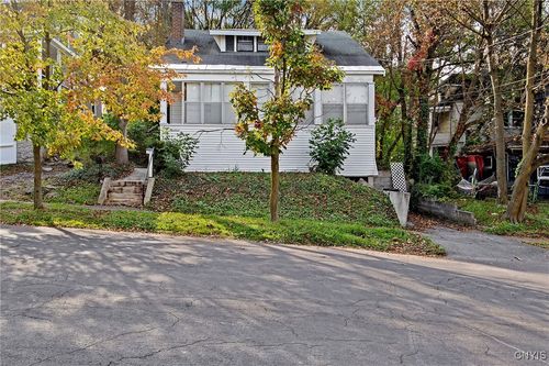702 Arthur St, Syracuse, NY, 13207-1213 | Card Image