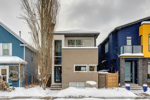 1023 2 Avenue Nw, Home with 3 bedrooms, 2 bathrooms and 2 parking in Calgary AB | Card Image