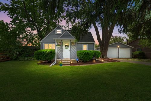 7507 Cedar Dr, Wonder Lake, IL, 60097-9512 | Card Image