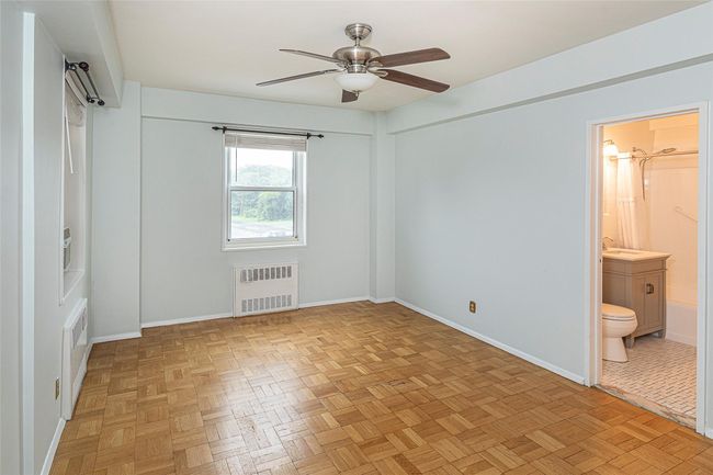 Second bedroom with en suite bathroom | Image 15