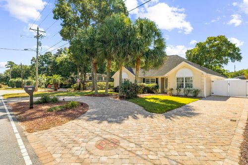 611 5th Ave N, Surfside Beach, SC, 29575-3961 | Card Image