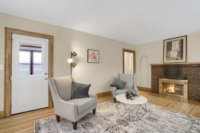 main living | Image 9