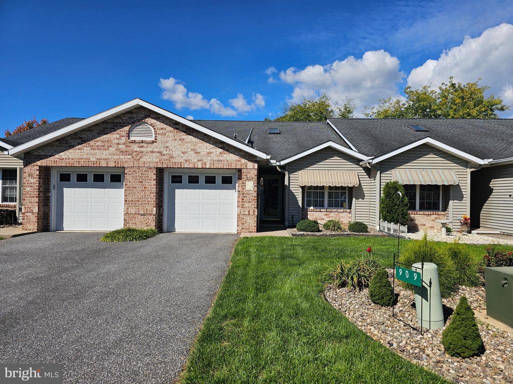 Geyer Dr, Chambersburg, PA 17201