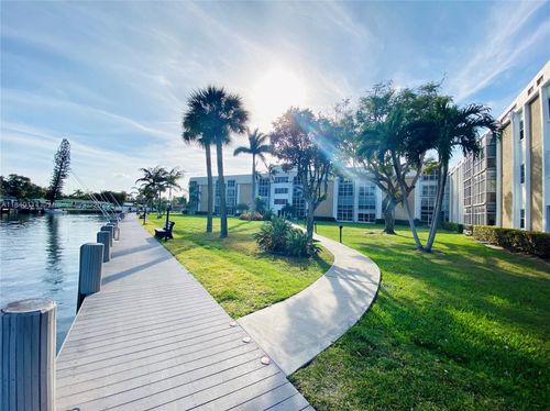 apt-204-2990 Ne 16th Ave, Oakland Park, FL, 33334-5261 | Card Image