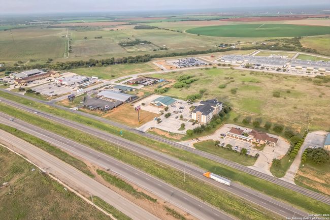 410 S Interstate 35, Home with 0 bedrooms, 0 bathrooms and null parking in Pearsall TX | Image 4