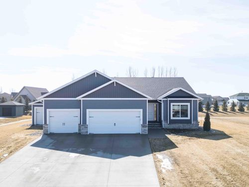 4752 38th Ave N, Fargo, ND, 58102-6253 | Card Image