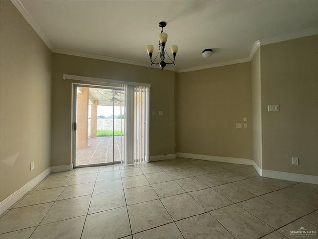 Second dining area/breakfast nook | Image 13
