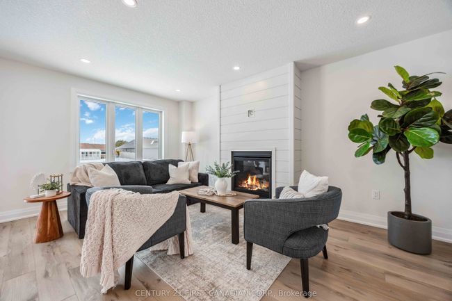 483 Huron St, House other with 3 bedrooms, 3 bathrooms and 2 parking in Wyoming ON | Image 4