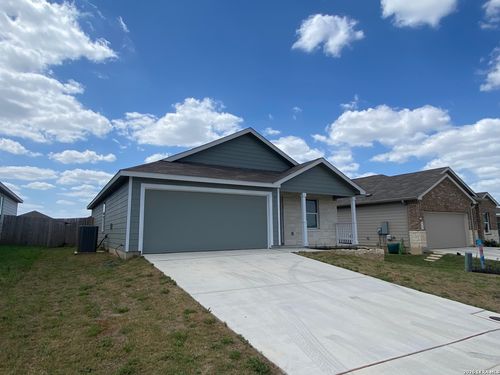 917 Riviera Ct, Seguin, TX, 78155-3272 | Card Image
