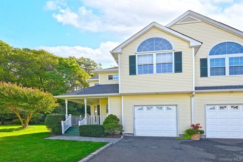 11 Spring Ct, Huntington, NY, 11743-3619 | Card Image