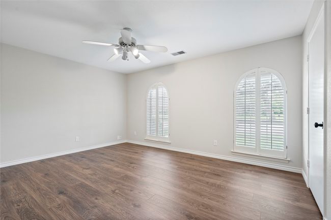 6910 Flintcove Dr, House other with 4 bedrooms, 3 bathrooms and null parking in Dallas TX | Image 24