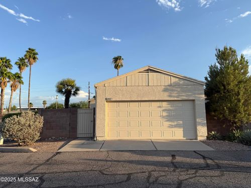 2407 N Palo Hacha Dr, Tucson, AZ, 85745-1066 | Card Image