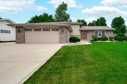 1526 Clover Ln, Schererville, IN, 46375 | Card Image