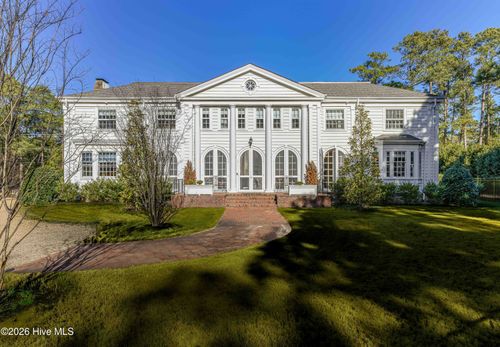 12 Barrett Rd E, Pinehurst, NC, 28374-9258 | Card Image