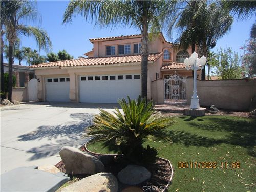 30186 Lands End Pl, Canyon Lake, CA, 92587-7979 | Card Image