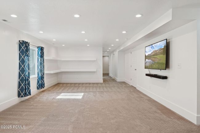 415 E 360, House other with 6 bedrooms, 4 bathrooms and null parking in Midway UT | Image 32