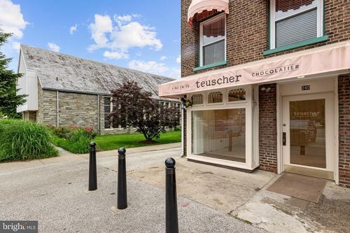retail-unit-240 E Lancaster Avenue, WAYNE, PA, 19087 | Card Image
