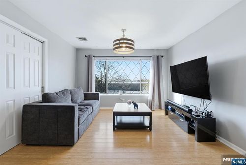 192 Burnett Ave, Maplewood, NJ, 07040-3233 | Card Image