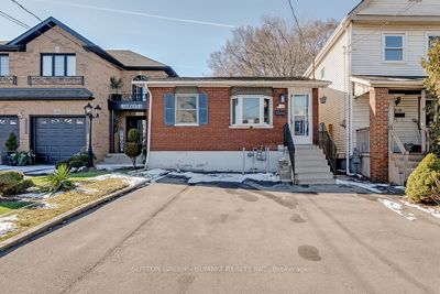 212 Macaulay St E, House other with 2 bedrooms, 2 bathrooms and 2 parking in Hamilton ON | Image 2