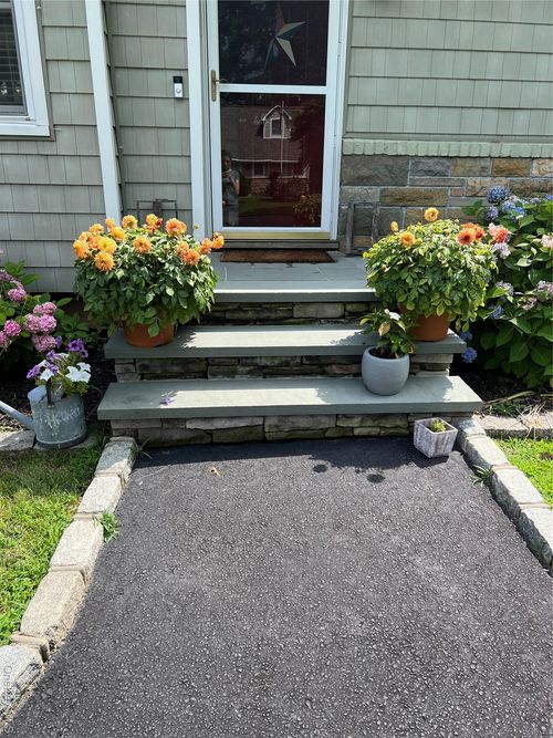 6 Robinson St, Shoreham, NY, 11786-2128 | Card Image