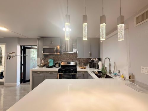 b-10417 Nw 129th St, Hialeah Gardens, FL, 33018-6004 | Card Image