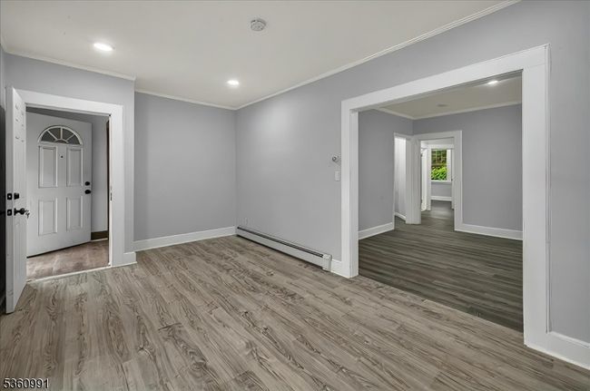 27 Berkeley Pl, Home with 7 bedrooms, 3 bathrooms and null parking in Bloomfield NJ | Image 5