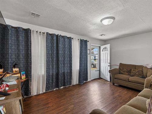 4008 Pine Ave, Del City, OK, 73115-2438 | Card Image