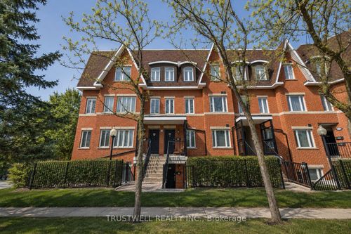 298-306 John St, Thornhill, ON, L3T0A7 | Card Image