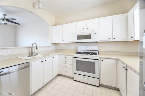 201-1900 N Torrey Pines Dr, Las Vegas, NV, 89108-6442 | Card Image