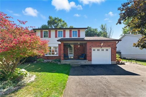 324 Burnett Ave, Cambridge, ON, N1T1G6 | Card Image