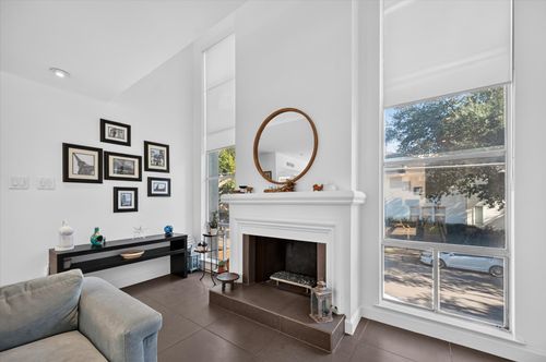 7-4003 Gilbert Ave, Dallas, TX, 75219-3818 | Card Image