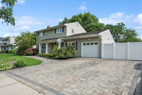 22 Shelton Ct, Commack, NY, 11725-2418 | Card Image