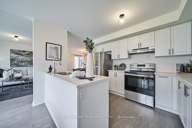 90 Caspian Sq, Home with 4 bedrooms, 3 bathrooms and 4 parking in Bowmanville ON | Image 15