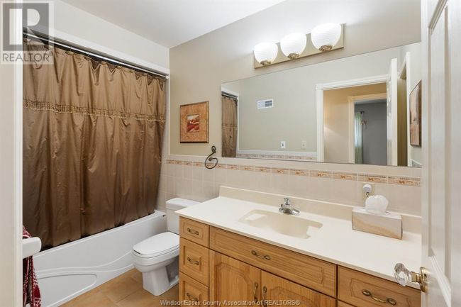 5569 Concession Rd 5 N, House other with 6 bedrooms, 3 bathrooms and null parking in Amherstburg ON | Image 22