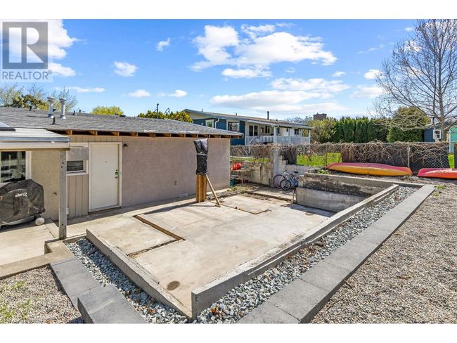 2431 Bering Rd, Home with 2 bedrooms, 1 bathrooms and 5 parking in West Kelowna BC | Image 25