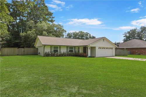 111 Country Club Dr, Covington, LA, 70433-4812 | Card Image