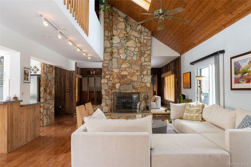 224 Last Rd, Middletown, NY, 10941-5021 | Card Image