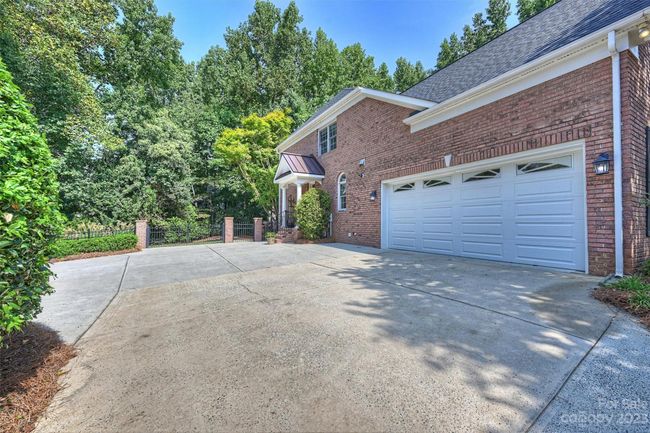 Driveway area | Image 45