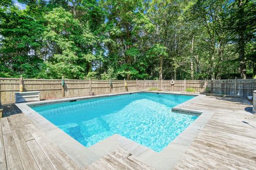 15 Youngs Ave, Southold, NY, 11971-1251 | Card Image