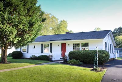 Ranch-style home with a front yard | Image 1