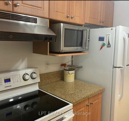 306-717 Bay St, Toronto, ON, M5G2J9 | Card Image