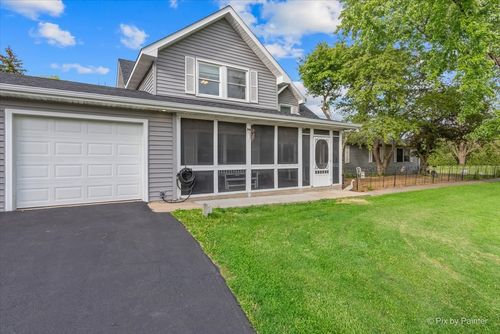 39W030 Poplar Ln, St. Charles, IL, 60175-8547 | Card Image
