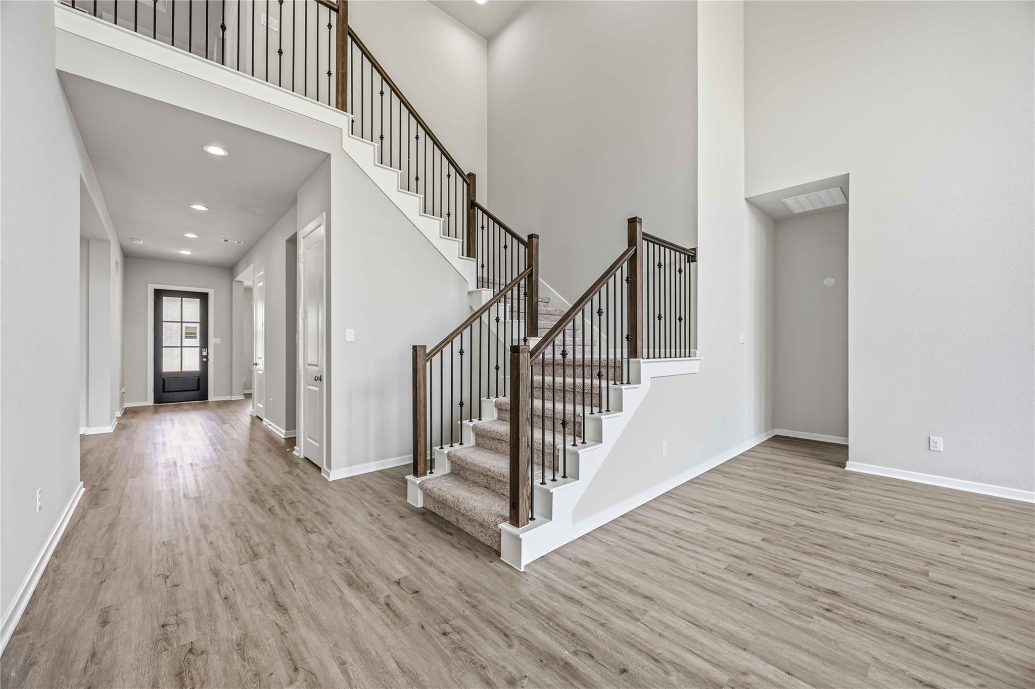 Residential in Iowa Colony 5