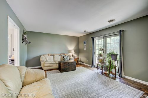 22516 Glenmoor Hts, Farmington Hills, MI, 48336-3522 | Card Image