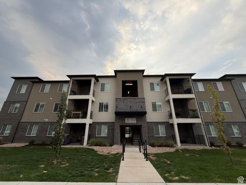 d204-13526 S Poole Dr, Riverton, UT, 84096-3068 | Card Image