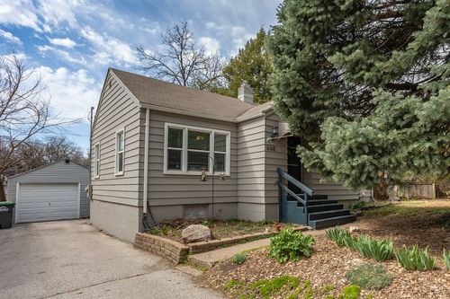 668 32nd St, Des Moines, IA, 50312-3810 | Card Image