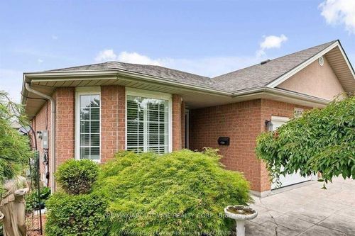 11056 Firgrove Dr, Windsor, ON, N8P1S7 | Card Image