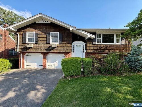 54 Franklin Ave, Saddle Brook, NJ, 07663-4702 | Card Image